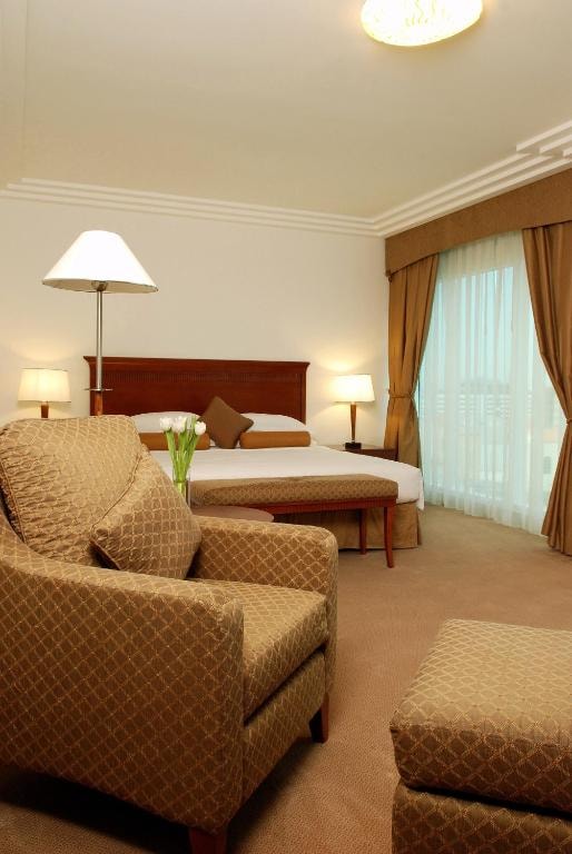 Three Bedroom Apartment Near fashion Club Luxury Bookings