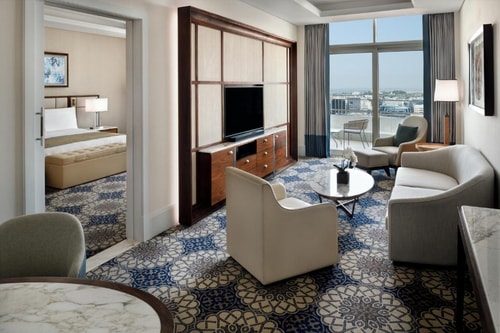 Executive King Suite Near Filli Cafe Media City 3 Luxury Bookings