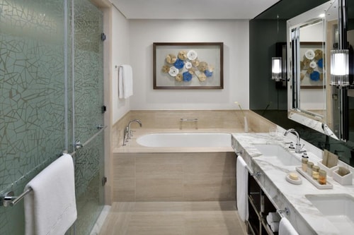 Executive King Suite Near Filli Cafe Media City 5 Luxury Bookings