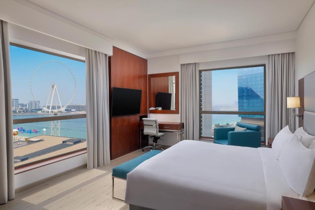 3 Bedroom Family Suite Balcony Near Marina Beach Luxury Bookings