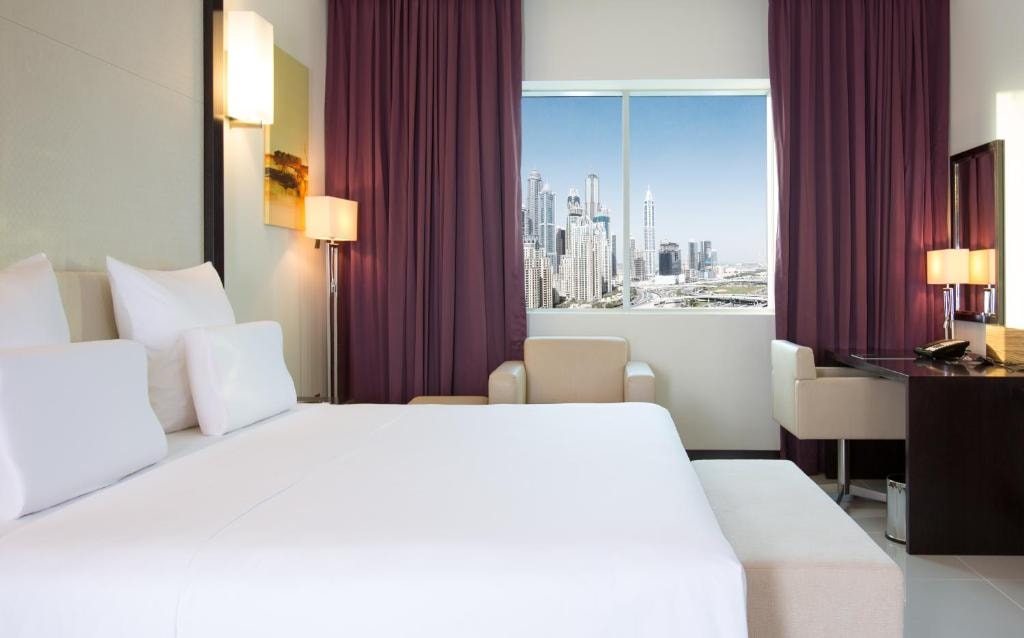 1 Bedroom in Jumeirah Lakes Tower Dubai Cluster T Luxury Bookings
