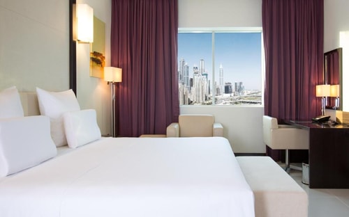 1 Bedroom in Jumeirah Lakes Tower Dubai Cluster T Luxury Bookings