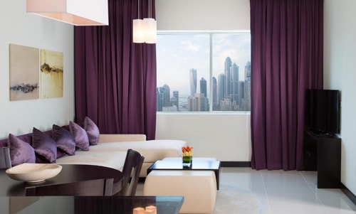 1 Bedroom in Jumeirah Lakes Tower Dubai Cluster T 1 Luxury Bookings