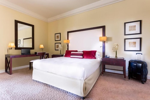Classic King Room Near Le Royal Club Dubai 2 Luxury Bookings