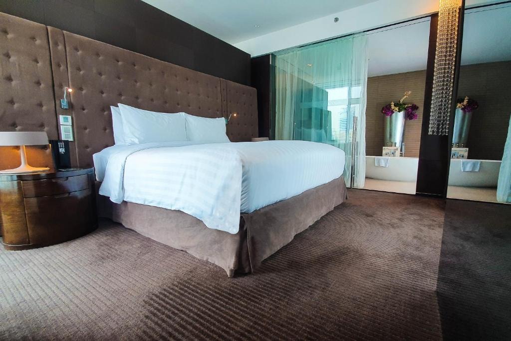 Executive Suite Near Dubai Customs Luxury Bookings