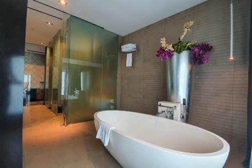 Executive Suite Near Dubai Customs 4 Luxury Bookings
