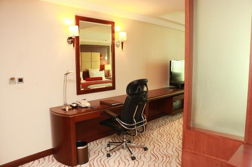 Suite Near Adcb Metro Station By Luxury Bookings 4 Luxury Bookings