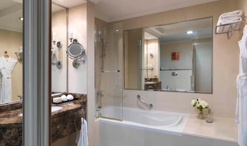Two Bedroom Suite Near Adcb Metro Station. 5 Luxury Bookings