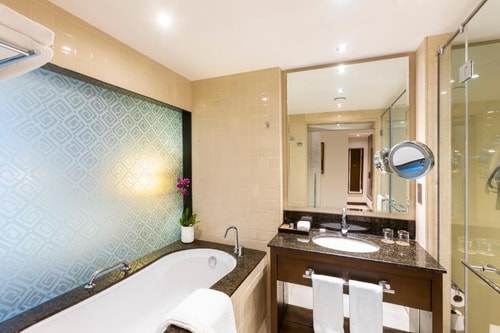 Superior King Room Near Reef Mall 8 Luxury Bookings