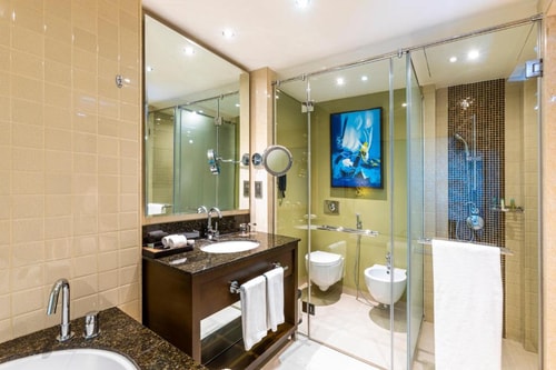 Superior King Room Near Reef Mall 10 Luxury Bookings