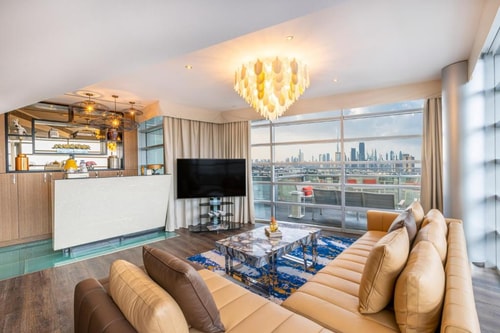 Family Suite Near falcon Tower Deira 16 Luxury Bookings
