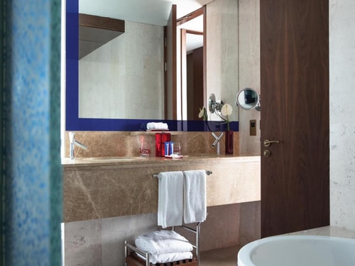 One Bedroom Suite Near Aviation Club Garhoud 3 Luxury Bookings