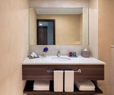 Three Bedroom Apartment Near Mina Seyahi Beach 3 Luxury Bookings