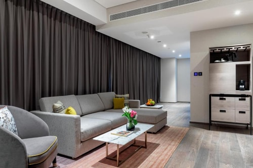 One Bedroom Luxury Suite near interchange number 5 2 Luxury Bookings