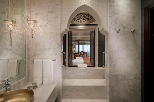 Classy Superior King Room In Palm Jumeirah 2 Luxury Bookings