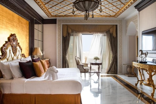 Classy Superior King Room In Palm Jumeirah 18 Luxury Bookings