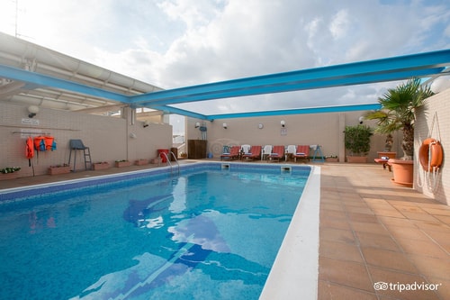 Deluxe Studio Near Al maya Super Market 7 Luxury Bookings