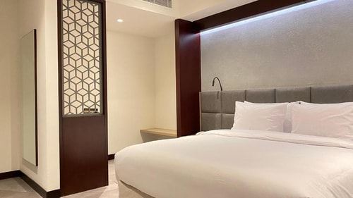 One Bedroom Apartment Near American Hospital 5 Luxury Bookings