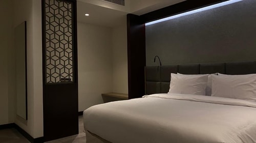 Two Bedroom Suite Near American Hospital 7 Luxury Bookings