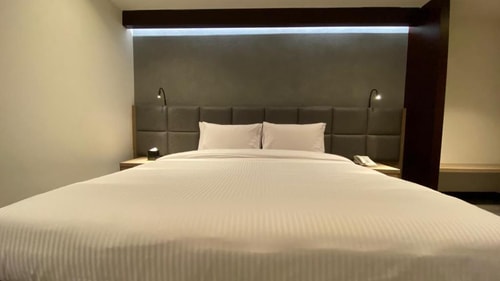 Two Bedroom Suite Near American Hospital 17 Luxury Bookings