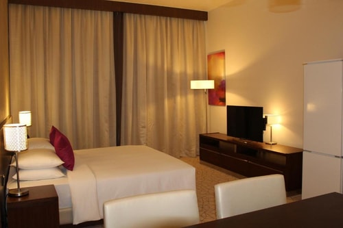 Studio Near Gold Souk Metro Station 1 Luxury Bookings