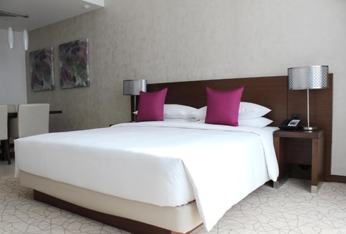 Studio Near Gold Souk Metro Station 3 Luxury Bookings