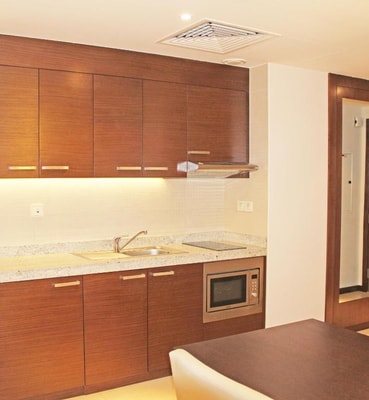 Two bedroom Apartment Near Gold Souk Metro Station 3 Luxury Bookings