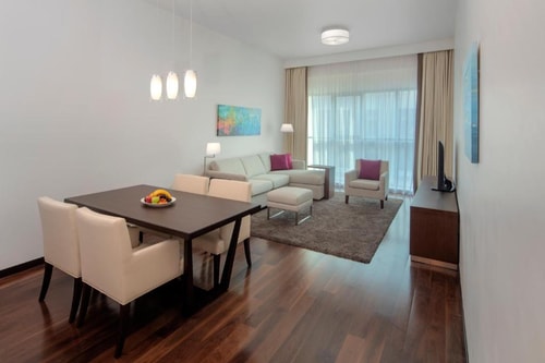 Two bedroom Apartment Near Gold Souk Metro Station 6 Luxury Bookings