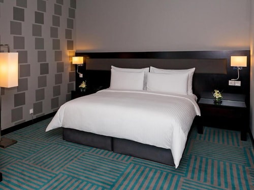 Studio With Creek Side Near Baniyas Road 0 Luxury Bookings