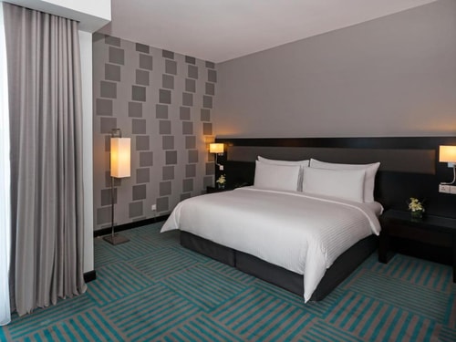 Studio With Creek Side Near Baniyas Road 1 Luxury Bookings