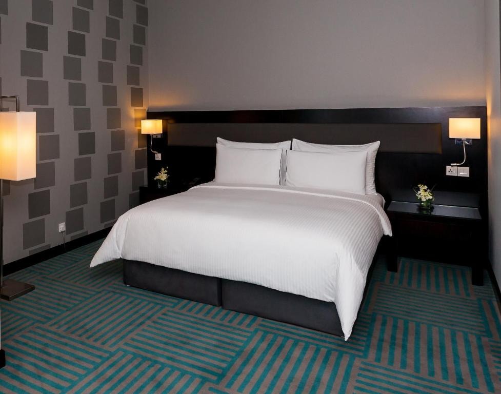 One Bedroom With Creek Side Near Baniyas Road Luxury Bookings