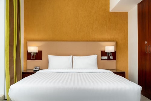 Deluxe One Bedroom Apartment Near Reef Mall Luxury Bookings