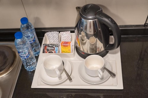 Deluxe One Bedroom Apartment Near Reef Mall 8 Luxury Bookings