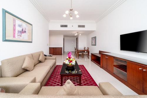 Deluxe One Bedroom Apartment Near Reef Mall 4 Luxury Bookings