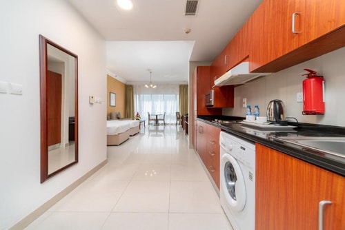 Deluxe One Bedroom Apartment Near Reef Mall 6 Luxury Bookings