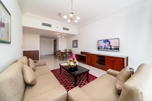 Deluxe One Bedroom Apartment Near Reef Mall 5 Luxury Bookings