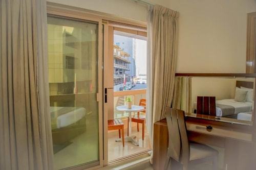 1 Bedroom Apartment Walk from Mashreq Metro Barsha 7 Luxury Bookings