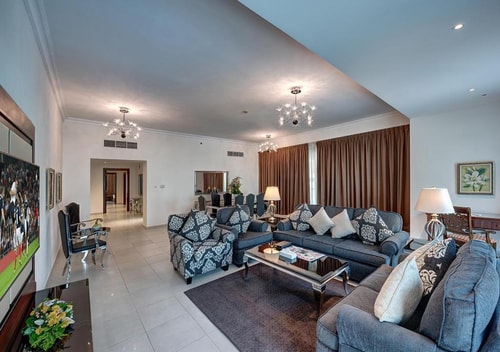 Two Bedroom Apartment Near Marina Scape Mall 1 Luxury Bookings
