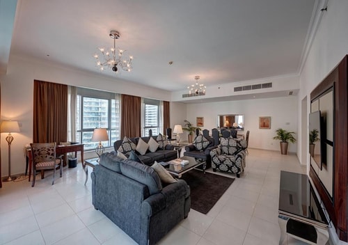 Two Bedroom Apartment Near Marina Scape Mall 10 Luxury Bookings