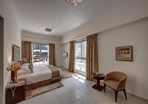 Three Bedroom Apartment Near Marina Scape Mall 2 Luxury Bookings