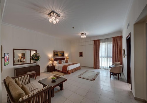 Three Bedroom Apartment Near Marina Scape Mall 4 Luxury Bookings