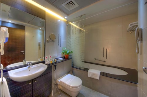 1 Bedroom Apt Near Marina Mall by Luxury Bookings 7 Luxury Bookings