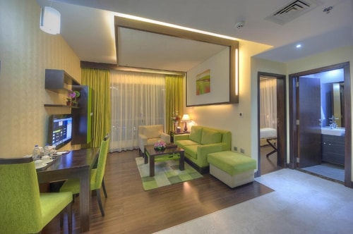 1 Bedroom Apt Near Marina Mall by Luxury Bookings 4 Luxury Bookings