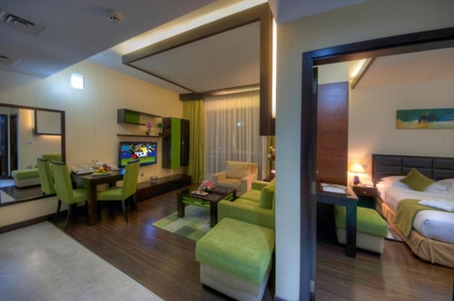 1 Bedroom Apt Near Marina Mall by Luxury Bookings 5 Luxury Bookings