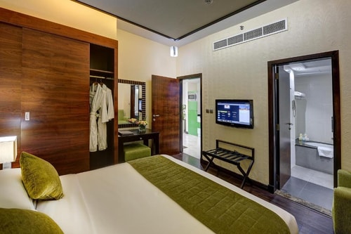 1 Bedroom Apt Near Marina Mall by Luxury Bookings 6 Luxury Bookings