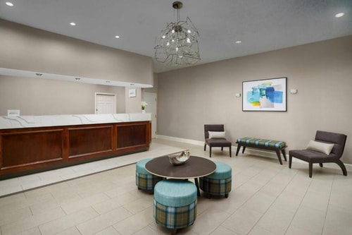 Studio Suite Near Glazer's Beer and Beverage DAL 9 Luxury Bookings