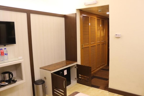 Deluxe suite Near Habib Bank Baniyas 4 Luxury Bookings