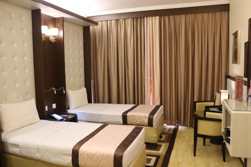 Deluxe suite Near Habib Bank Baniyas 7 Luxury Bookings