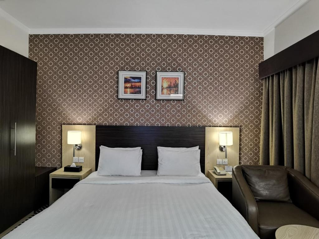 Standard King Or Twin Room Near Desi Junction Luxury Bookings