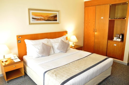 Standard Room Near Metro Discount Center Deira 4 Luxury Bookings
